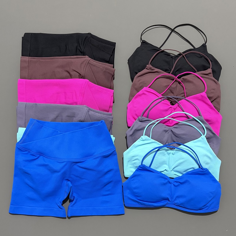 Yoga Fitness Kit - ชุดออกกำลังกาย 2 ชิ้นสำหรับผู้หญิง เสื้อครอปท็อปโยคะ กางเกงขาสั้นเอวสูงแบบรัดรูปไร้ตะเข็บ ชุดฟิตเนส
